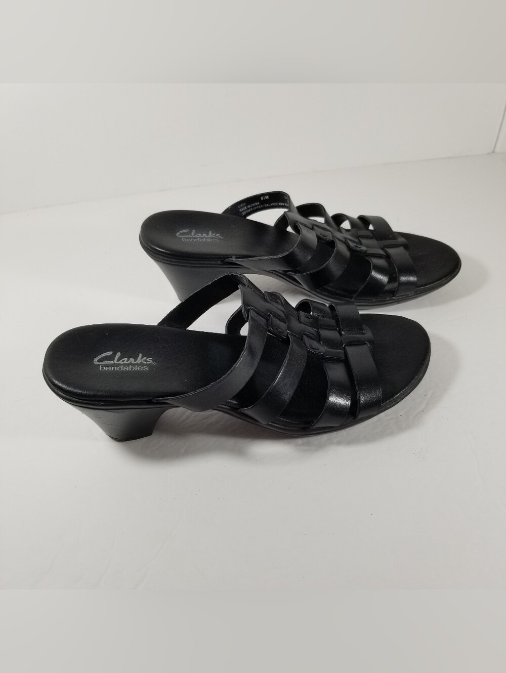 Clarks Bendables Sandals Women's 8.5M Black Leather Strappy Slide Wedge Comfort
